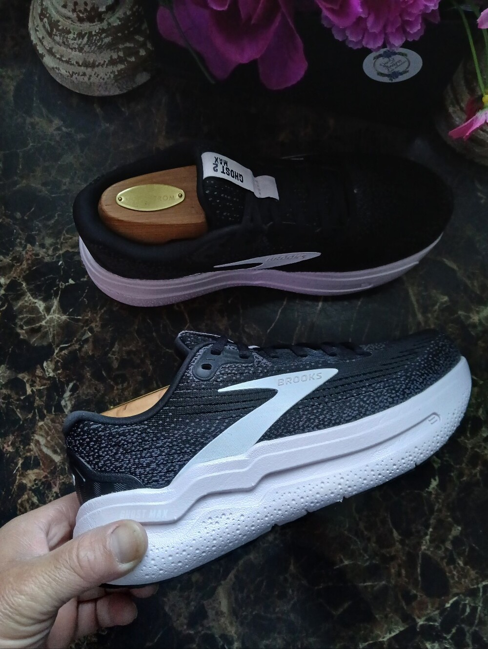 Brooks Ghost Max 2 Super Comfort/Athletic Medical Field Shoes Size 7 for Women - Picture 8 of 14